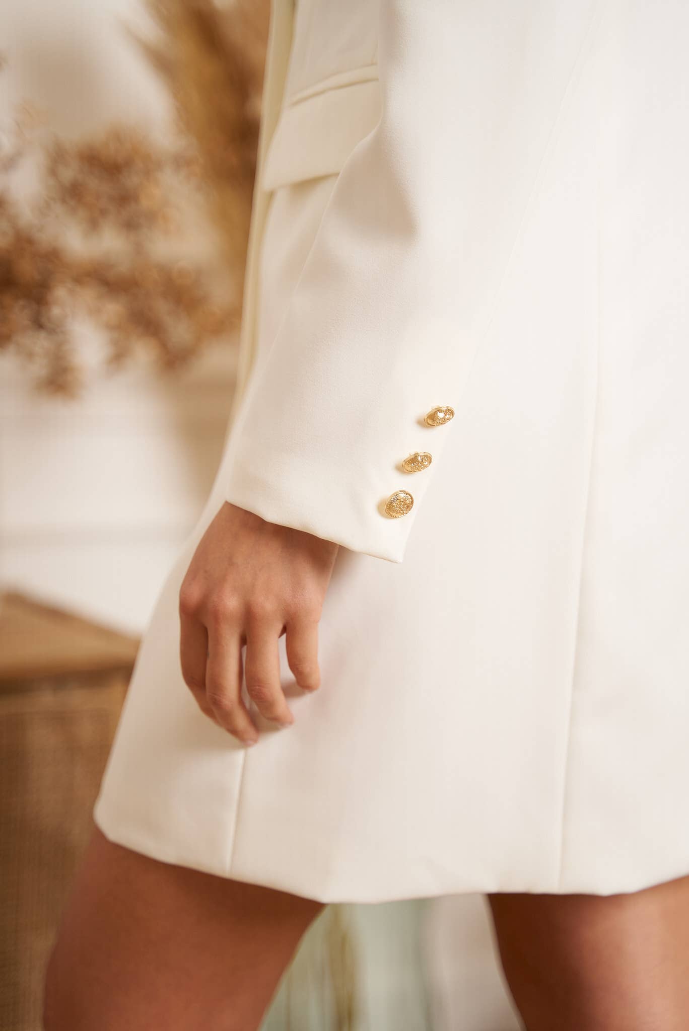 Seréna – Wickelblazer mit goldener Knopfleiste