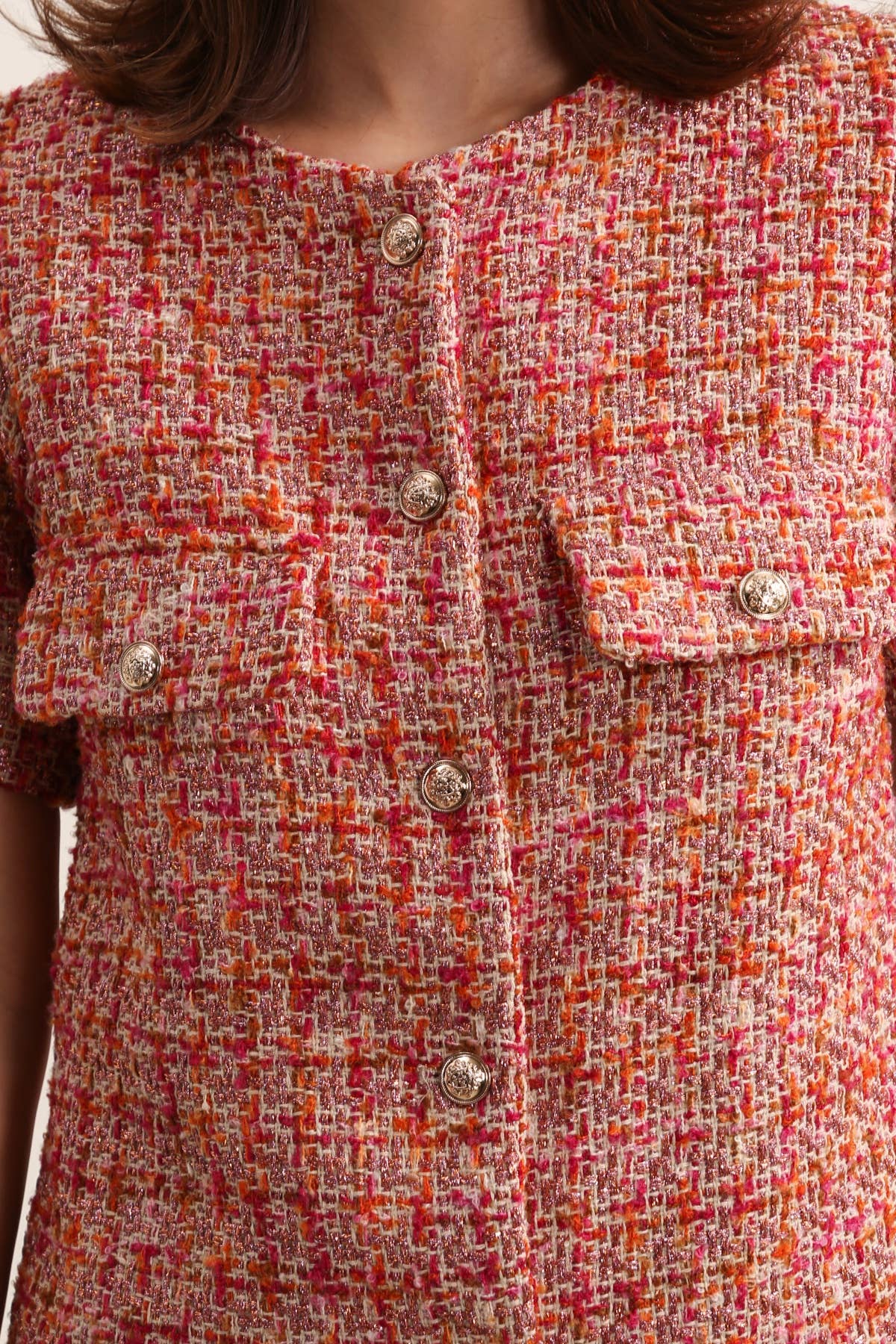Rosé Lumière - Tweed Kleid mit Metallknöpfen