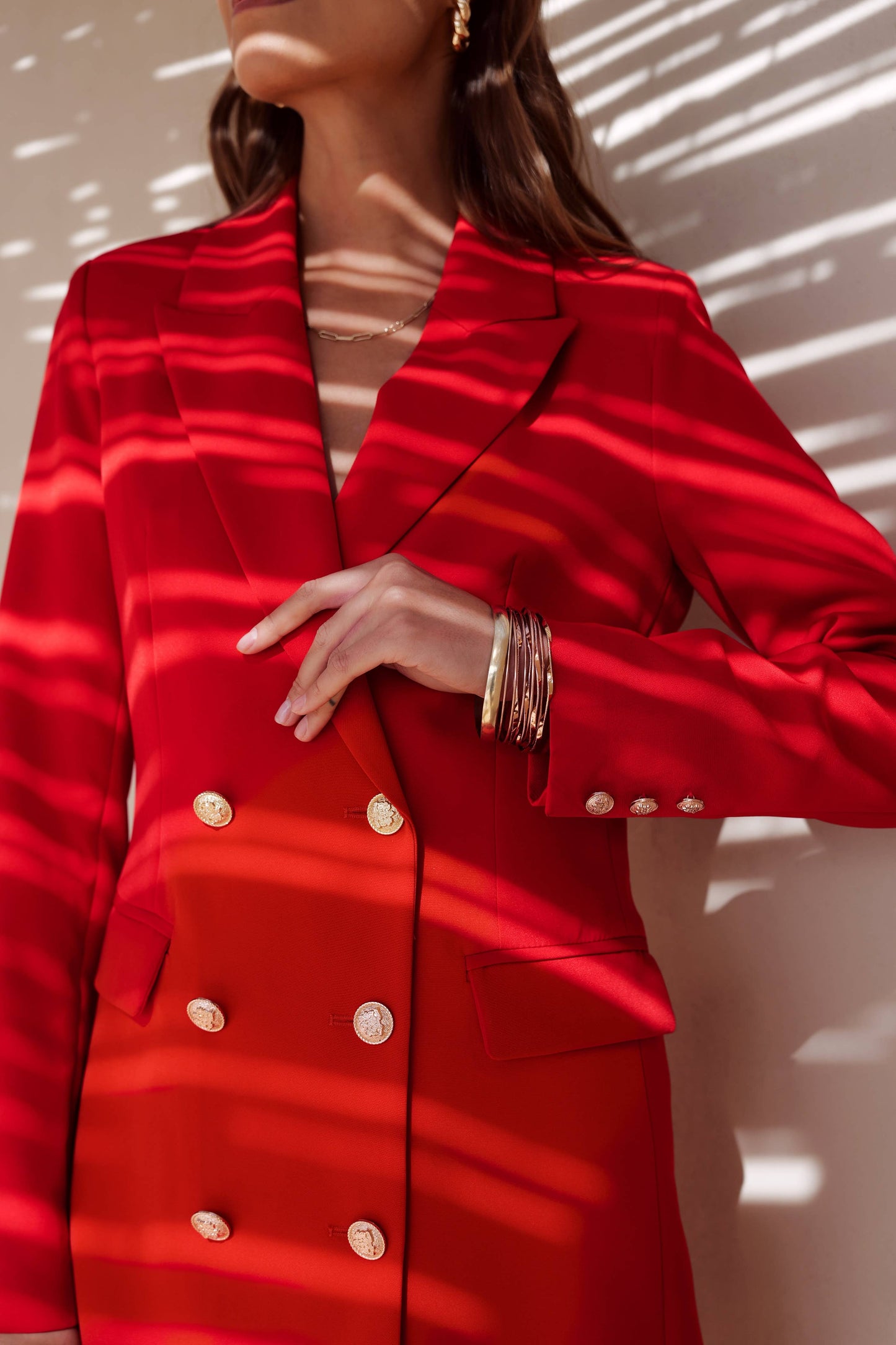 Seréna – Wickelblazer mit goldener Knopfleiste